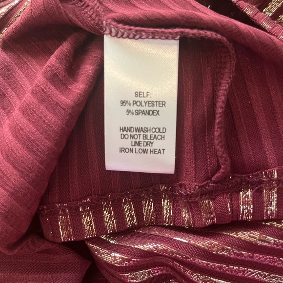 Lulu’s Dress Size Small Burgundy and Gold metallic - Picture 4 of 4